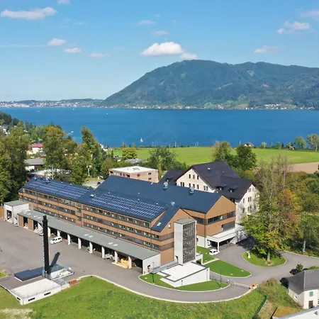 Отель Waldcampus Oesterreich Траункирхен